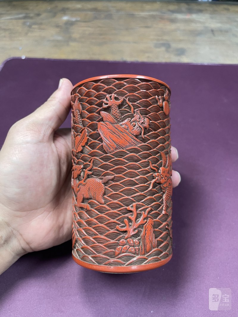 清乾隆 瓷胎剔红海八怪笔筒 - 图9